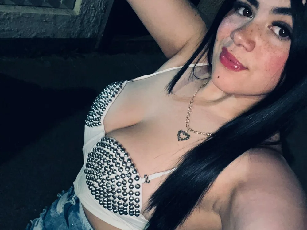 Chloe__fox_'s Offline Chat Room