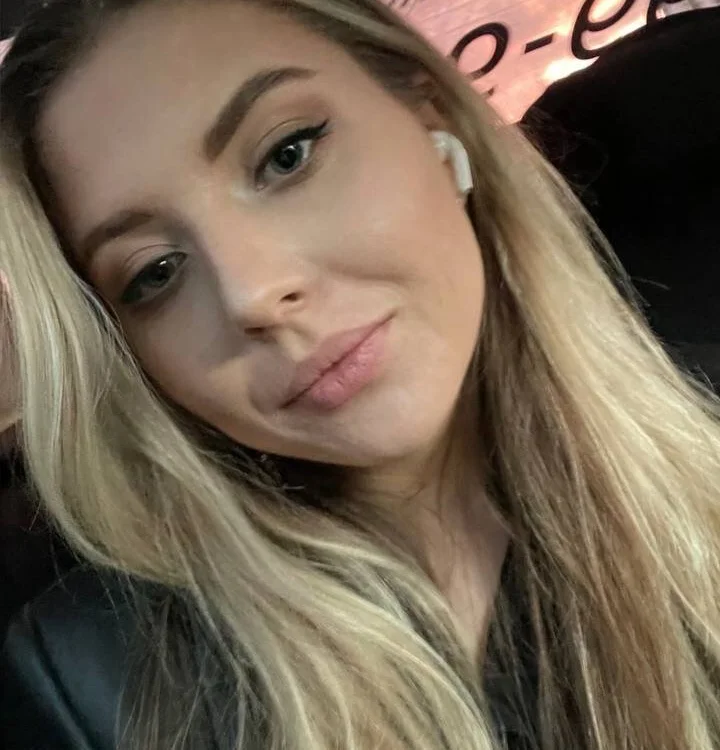 AmyMorriss' Offline Chat Room