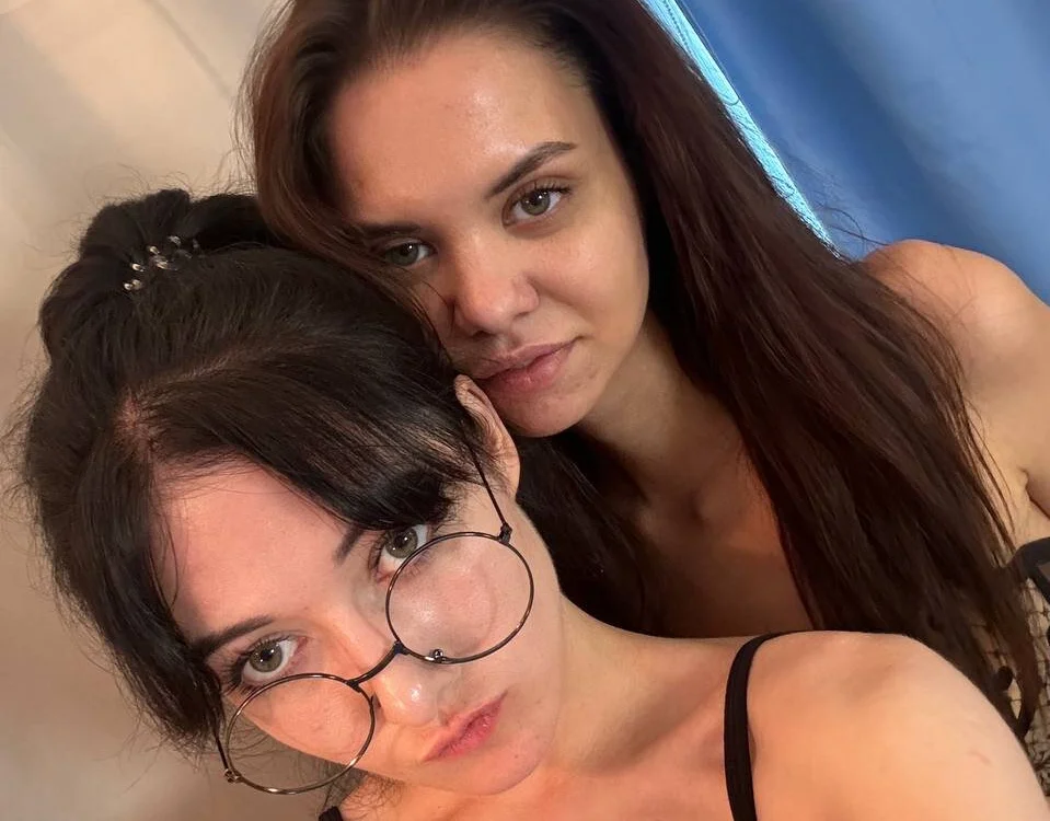 FalineHallett's Offline XXX Chat