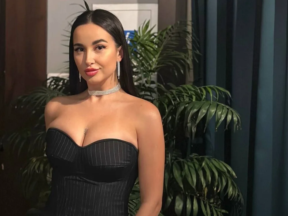 Mia_ti Adlı Modelin Çevrimdışı XXX Sohbeti