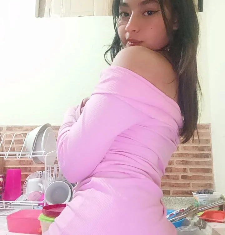 Saritacortes69 Offline XXX Chat