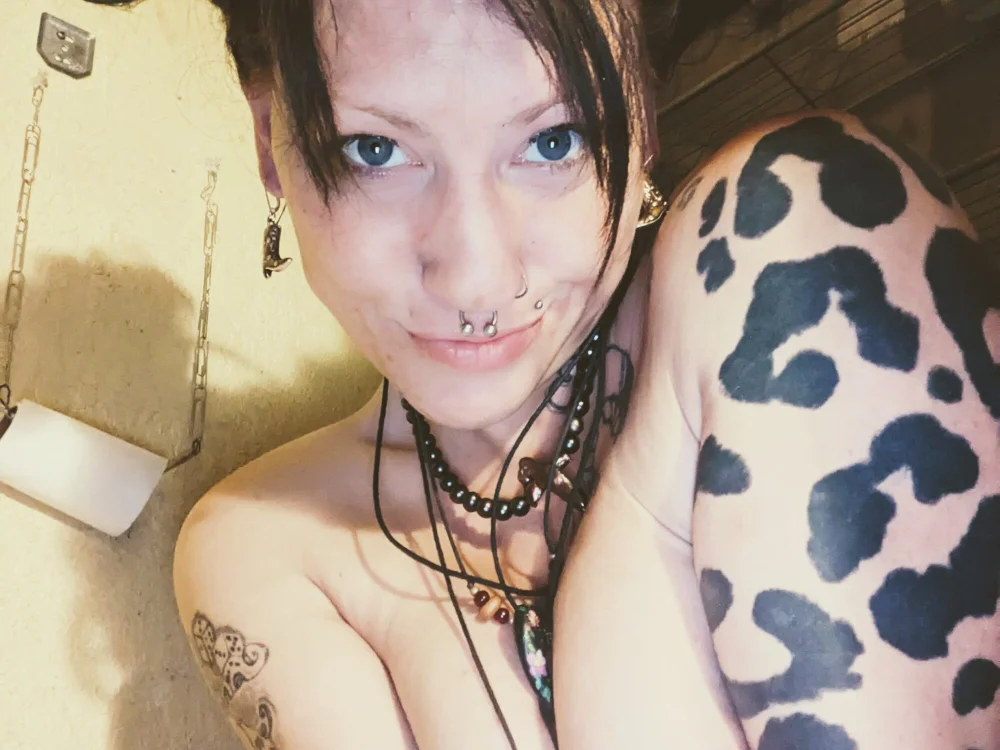 lauralinnsinn's Offline Chat Room