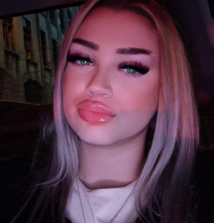 ElssaSquirt's Offline XXX Chat