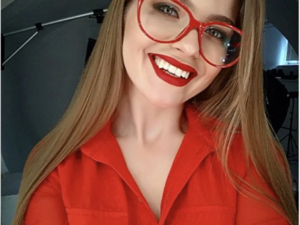 MonroeGirl's Offline Chat Room