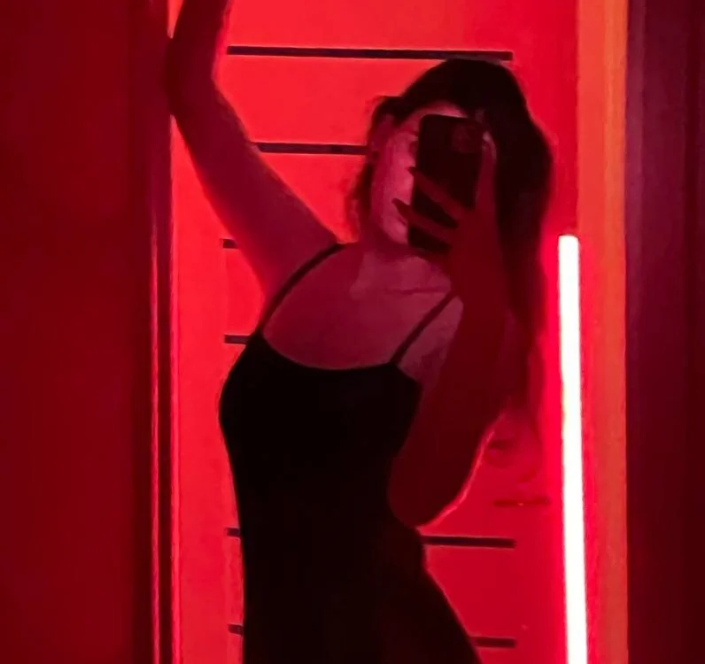Amber_Lux69's Offline Chat Room