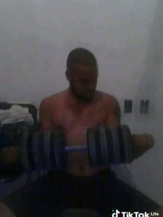 Guanatos13's Offline XXX Chat