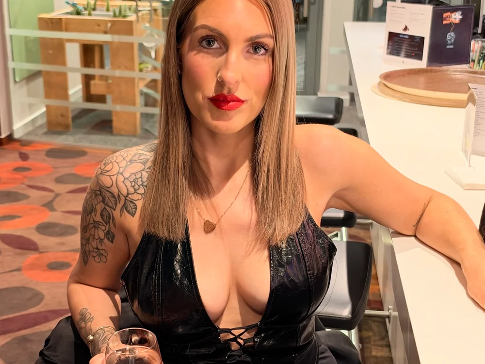 X_Rosie_X Offline XXX-Chat