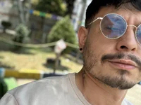 andrewlopezz's webcam live show