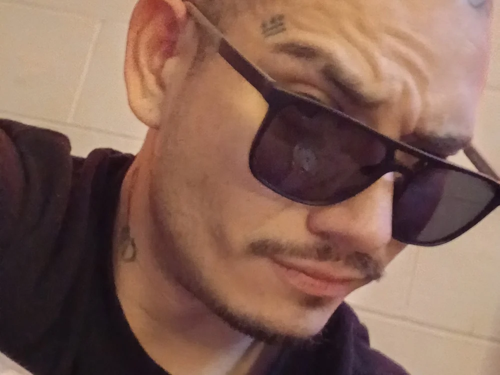MrPapi359289's Offline Chat Room