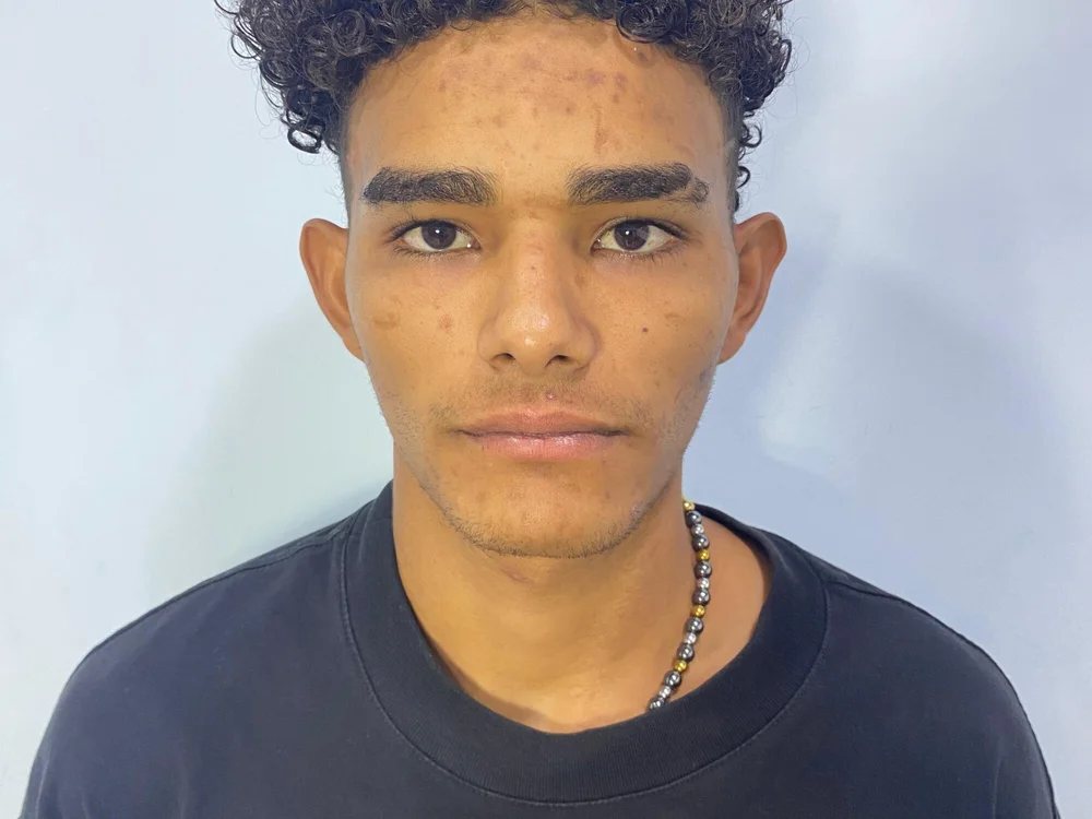 Hot_young18plus' Offline Chat Room