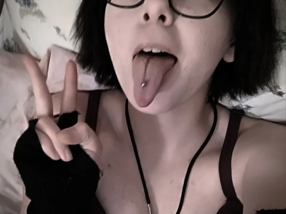 Devil_SexyBitch's Offline Chat Room