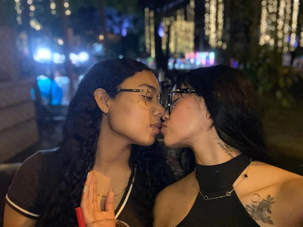 Emmy_And_Luna's Offline XXX Chat