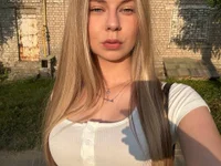 Model HoneysPiee