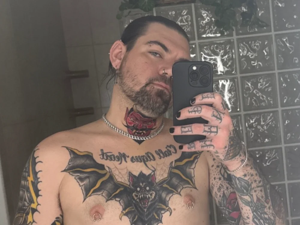 Chuckque@xh's Offline Chat Room