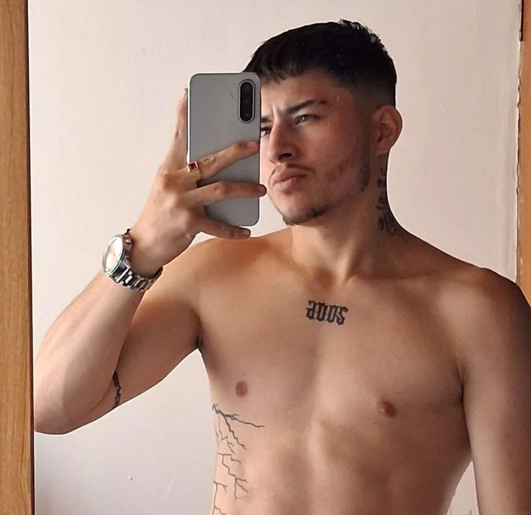 liam_grecon Offline XXX chat