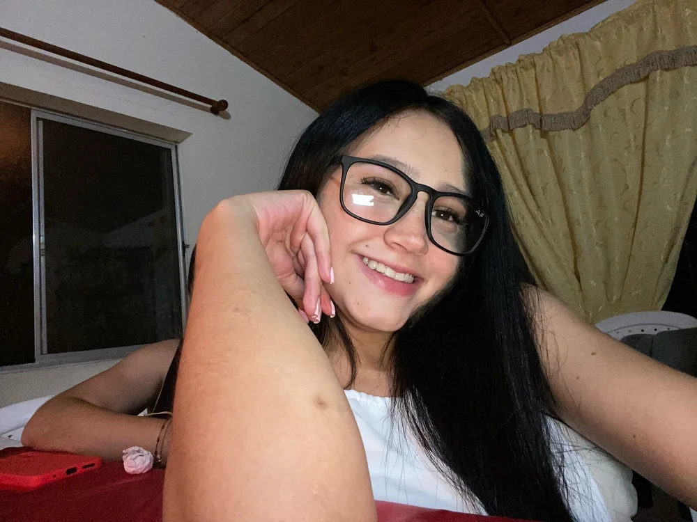 Abby_080's Offline Chat Room