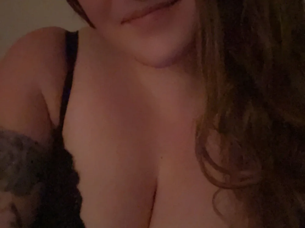 BBWqueenXXX's Offline Chat Room