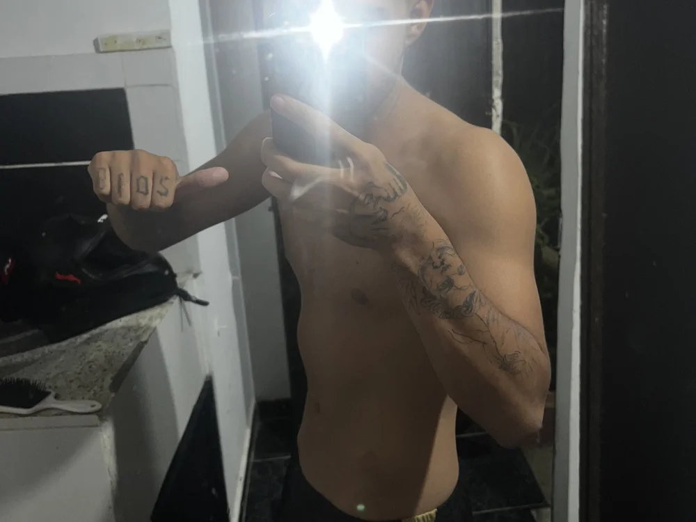 Hot_boy_is' Offline XXX Chat