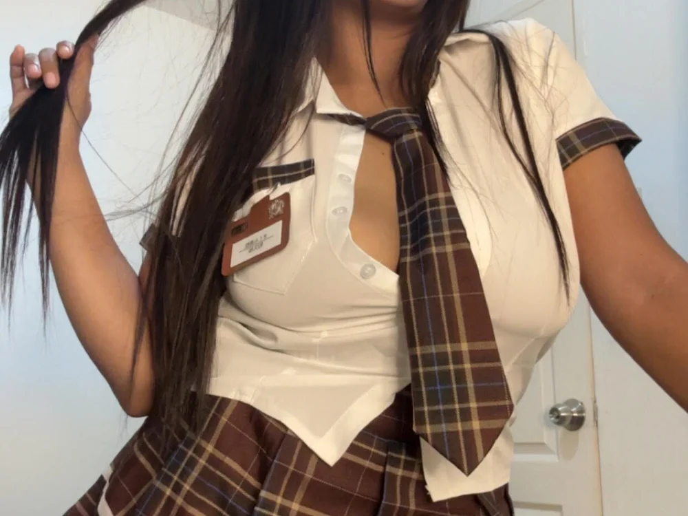 Pinay_Huntress 離線 XXX 聊天