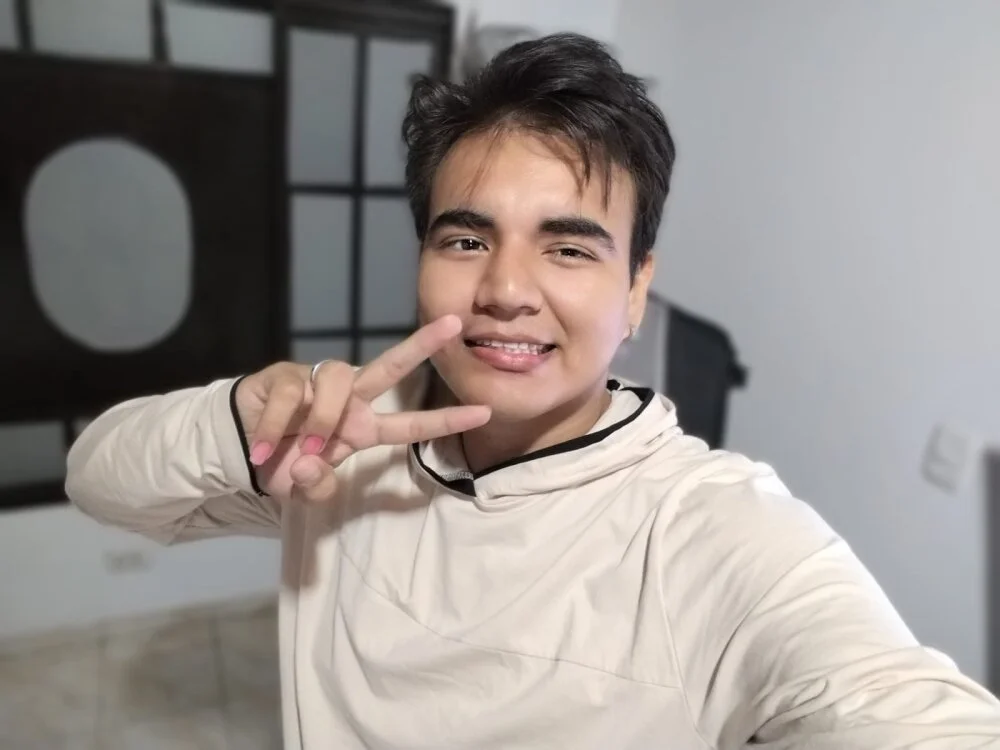 lans_howl's Offline XXX Chat