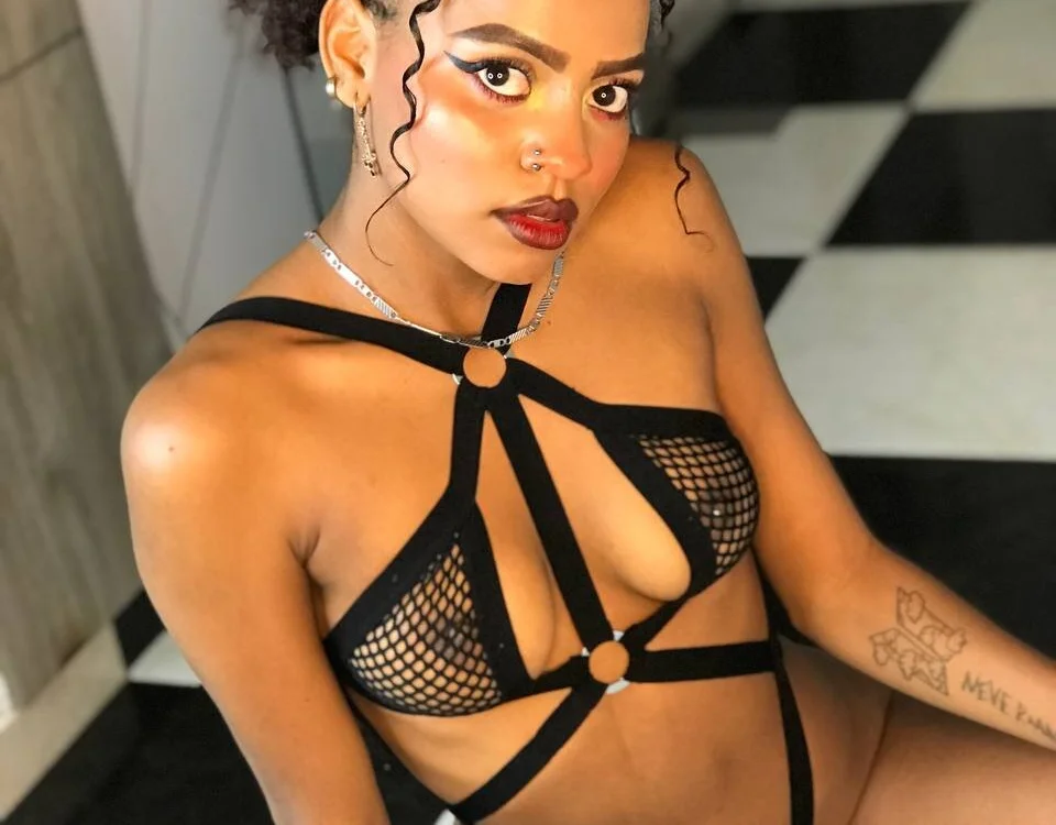 Hilary-banks Offline XXX-Chat