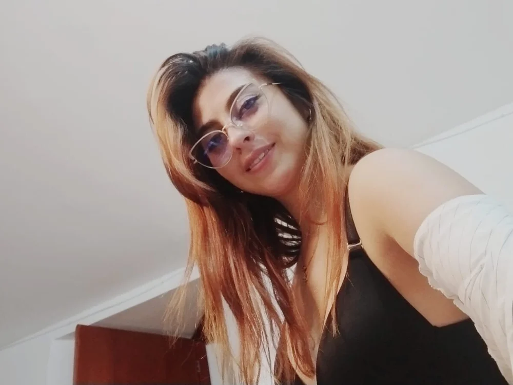 macarena21's Offline XXX Chat
