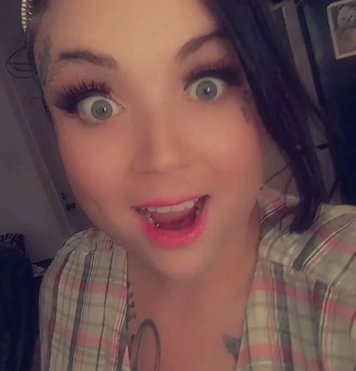carodiamondd's Offline Chat Room