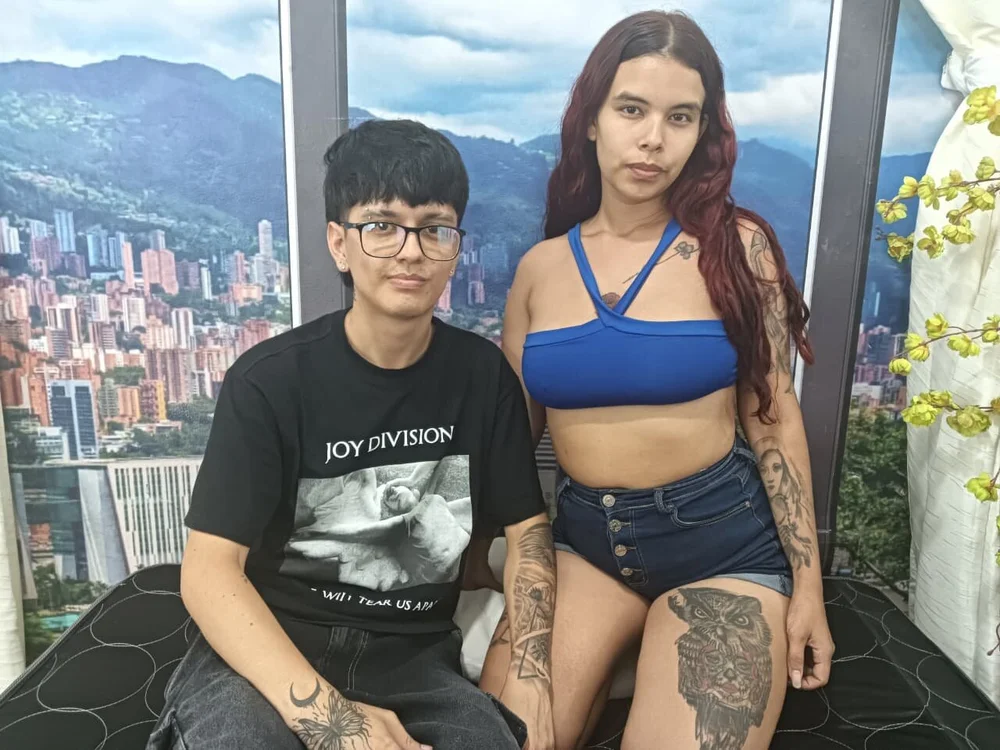 AshleyAndJhon's Offline Chat Room