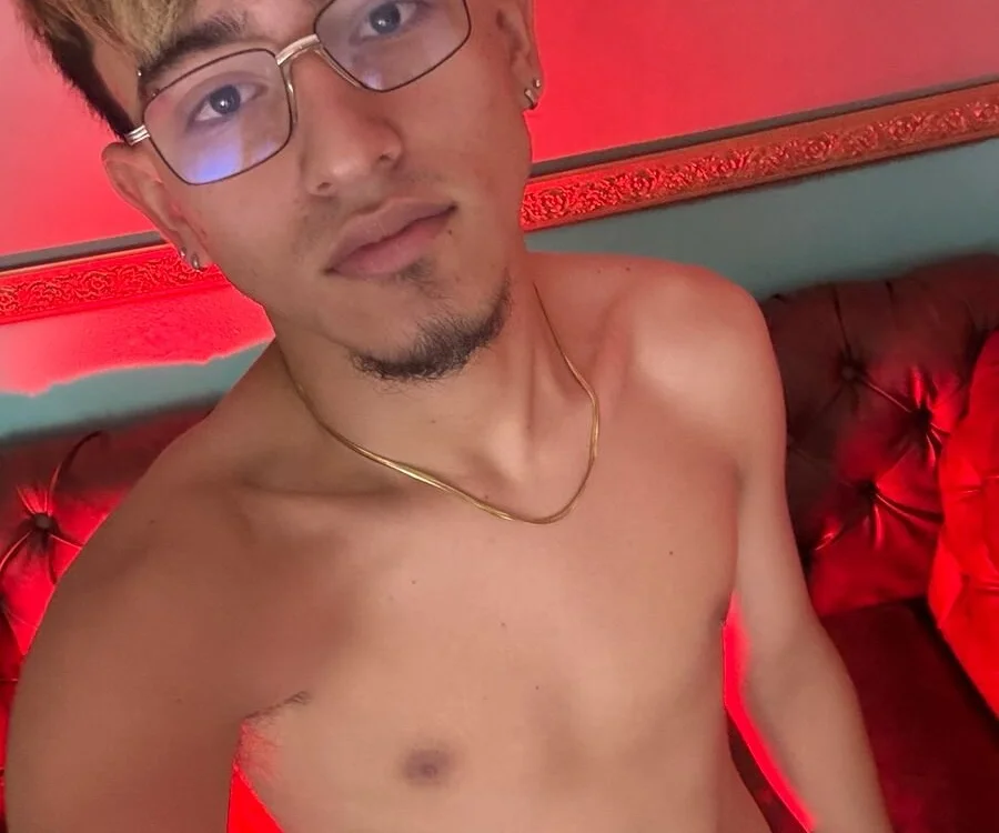 Offline XXX chat TheHotSaulito