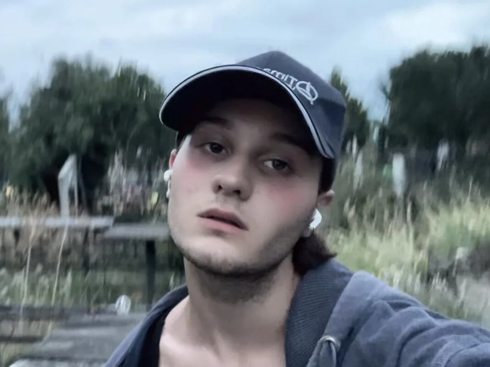 Flover_f_cker13 Offline Chatraum