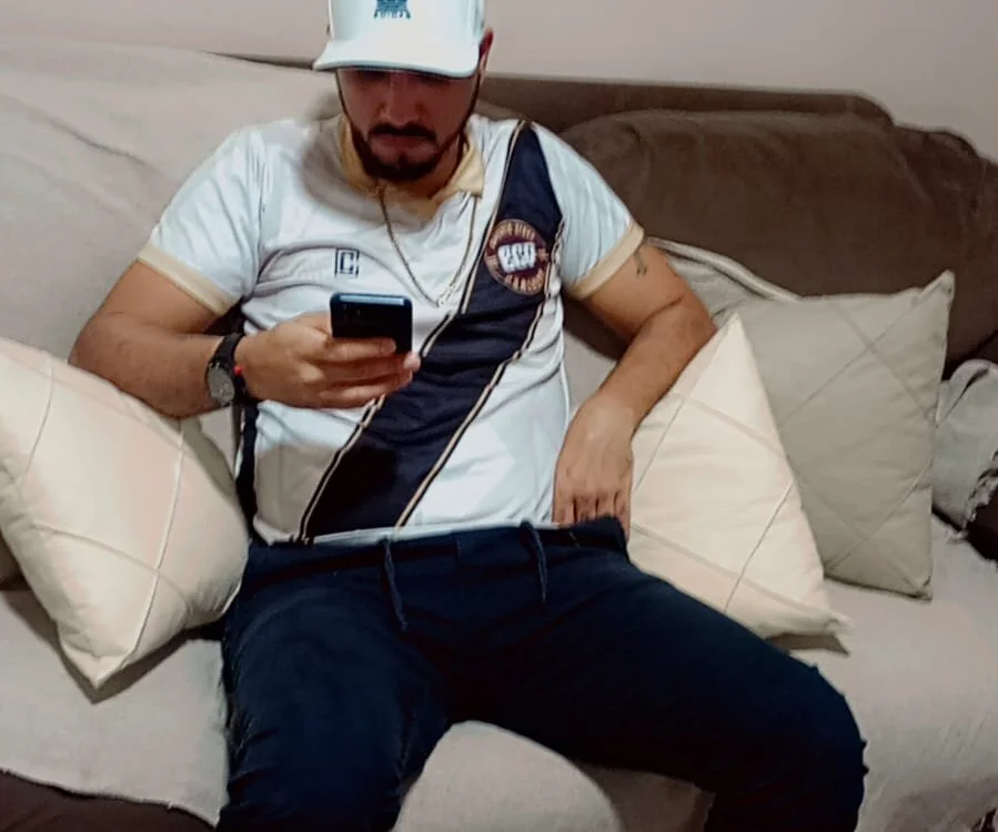 Veron01388's Offline Chat Room