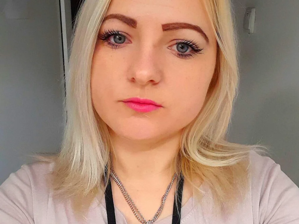 blondyss' Offline XXX Chat