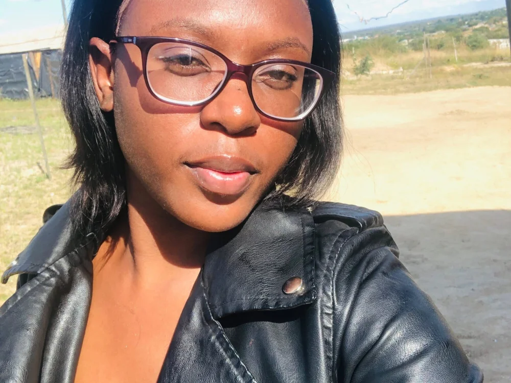 Bling-girl cam model