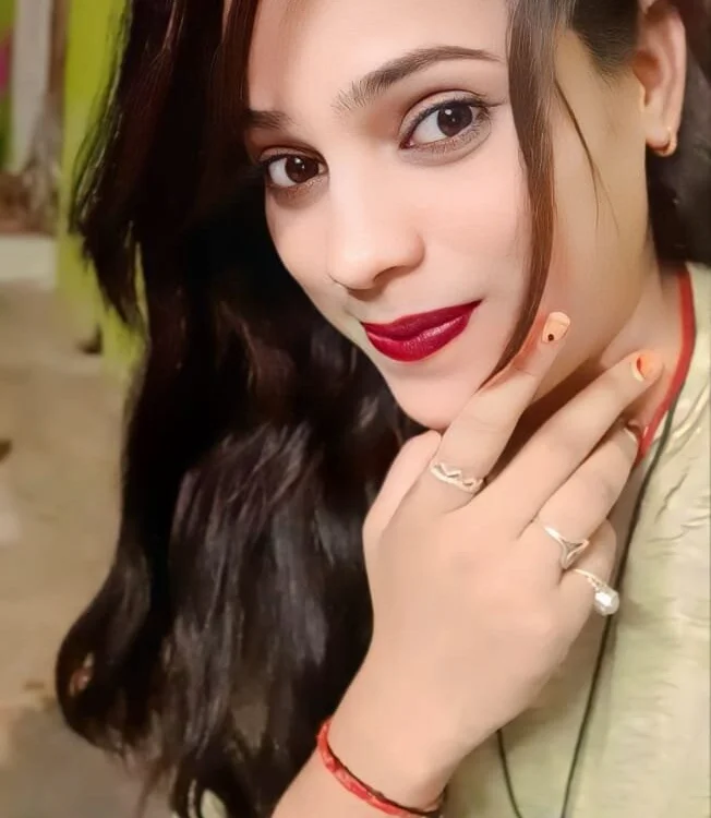 Offline chatovací místnost Gauri_hot