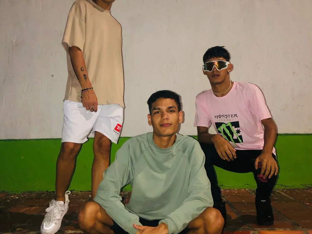 HOT_BOYS_BY offline chatrum
