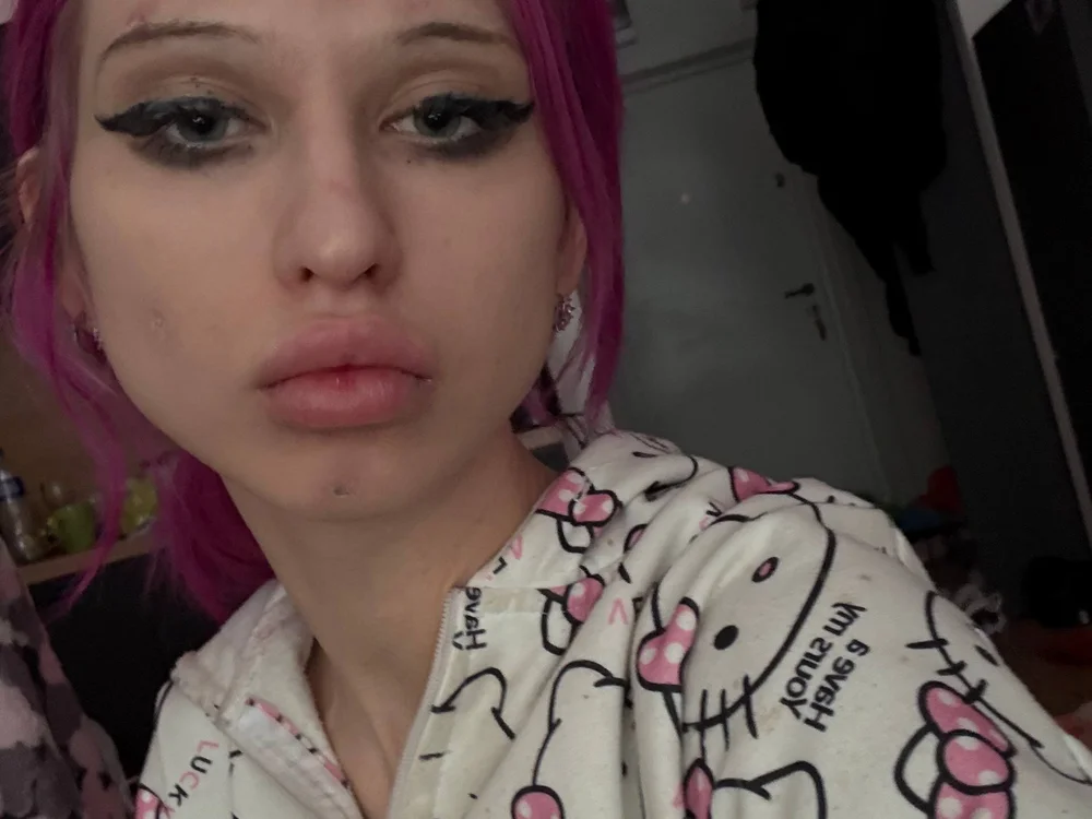 HollyNeyts' Offline XXX Chat