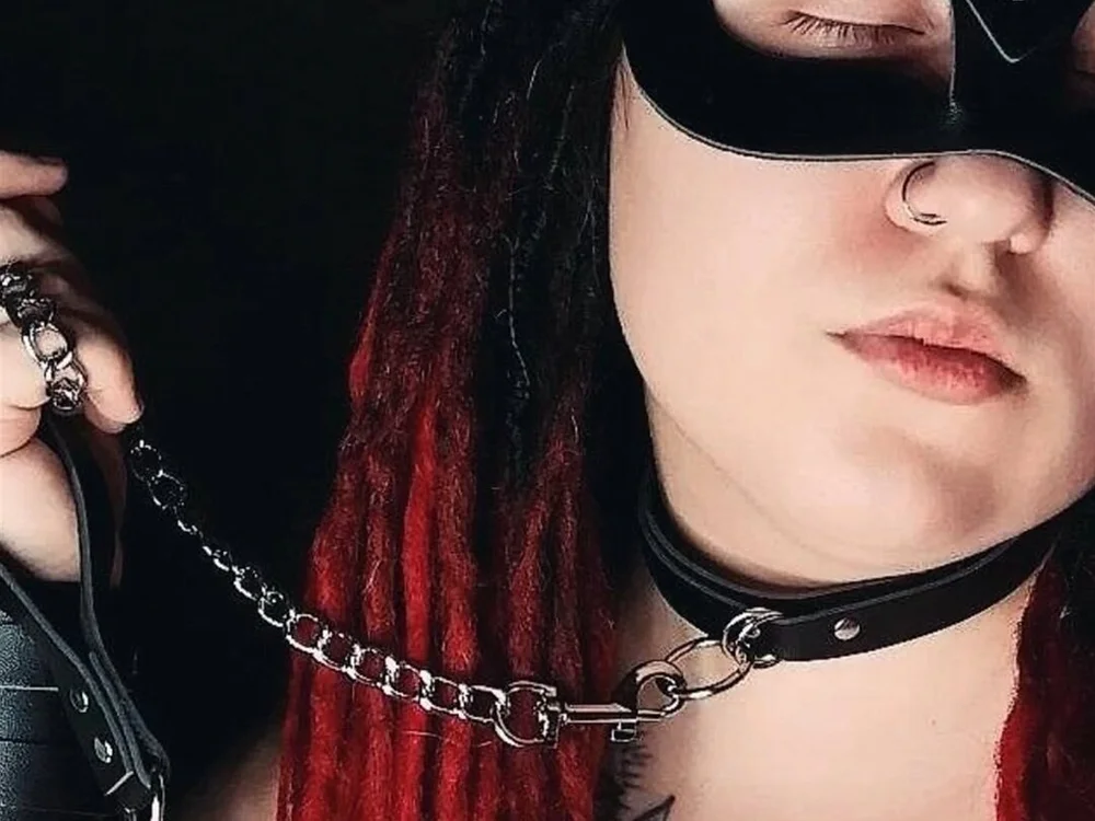 Mami_leona's Offline Chat Room