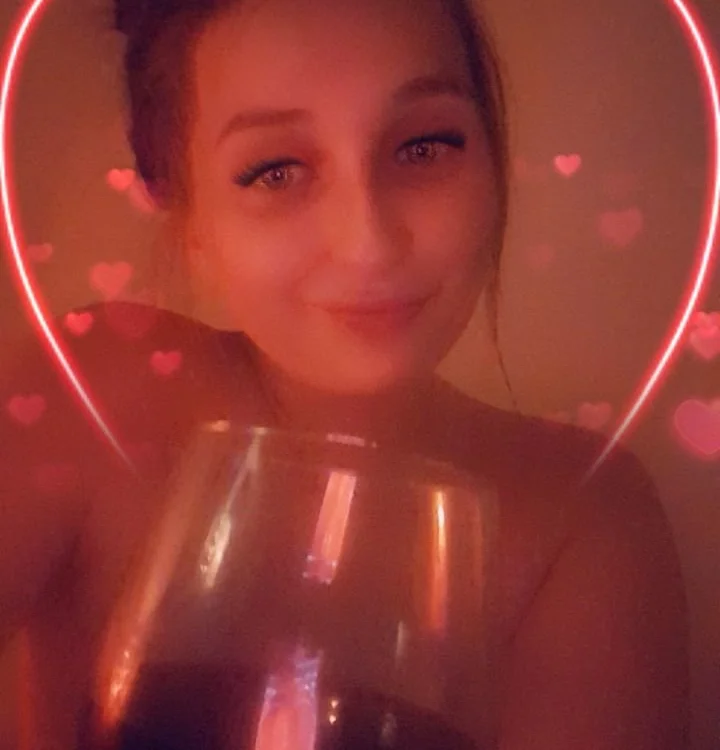 DelilahMay's Offline Chat Room