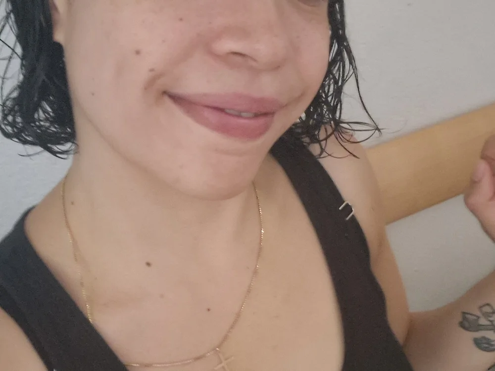 sharon_nikol's Offline Chat Room