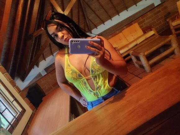 Lara-foxx offline chatrum