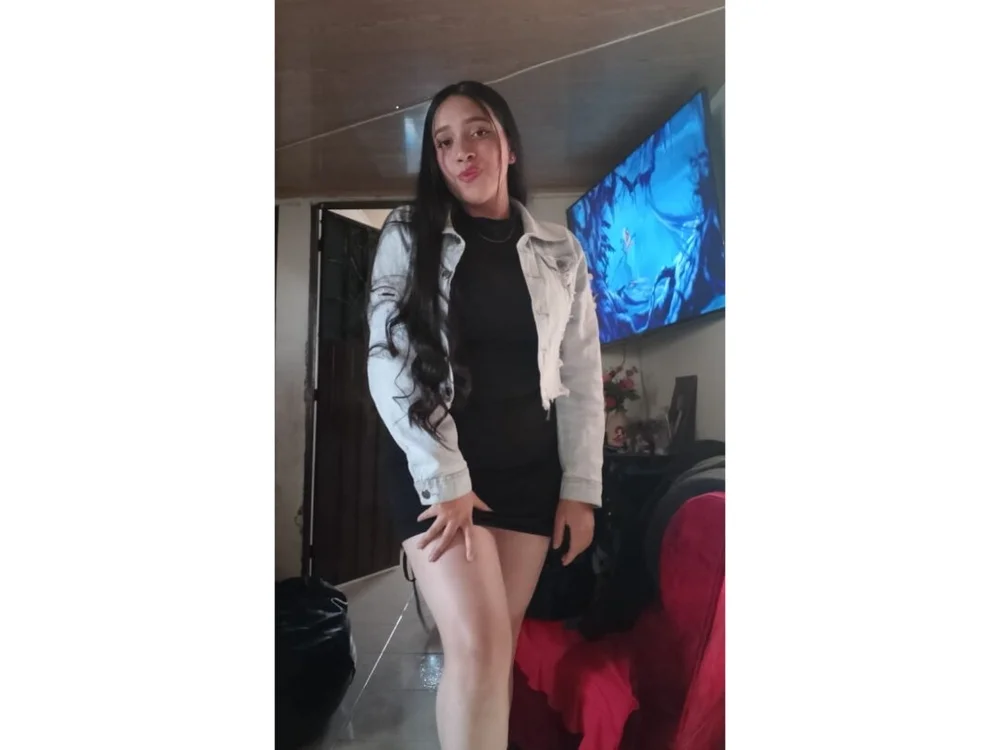 Sarai_Honeeyn Offline XXX chat