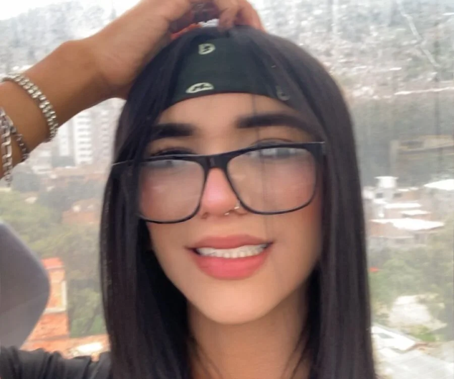 Bellasweet22's Offline XXX Chat