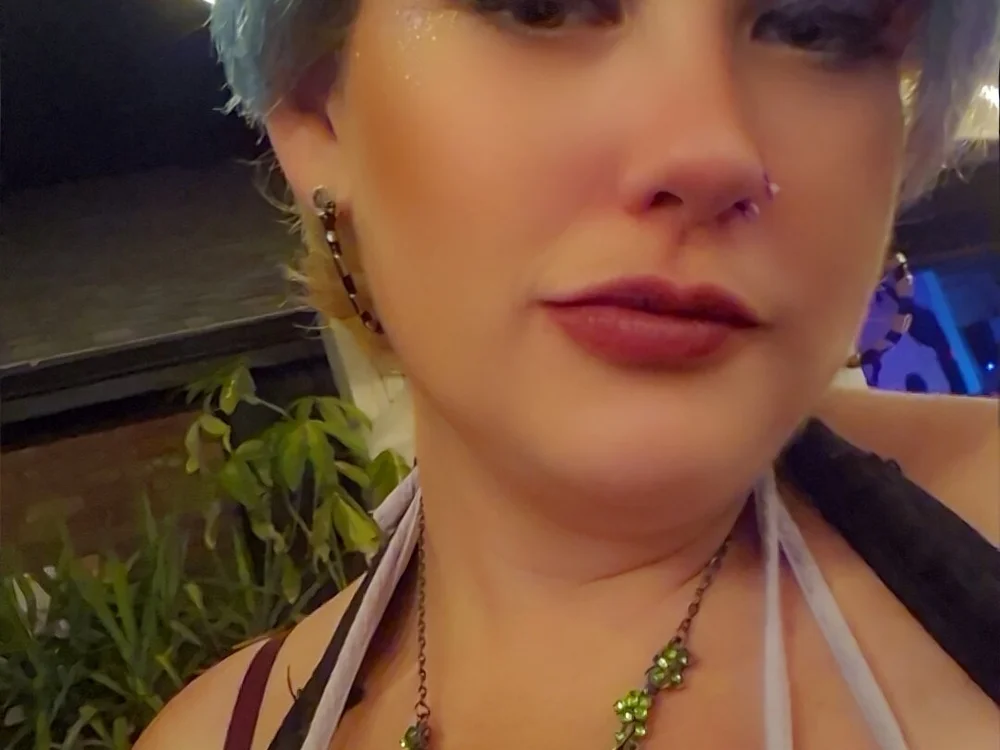 Britalityann7's Offline Chat Room