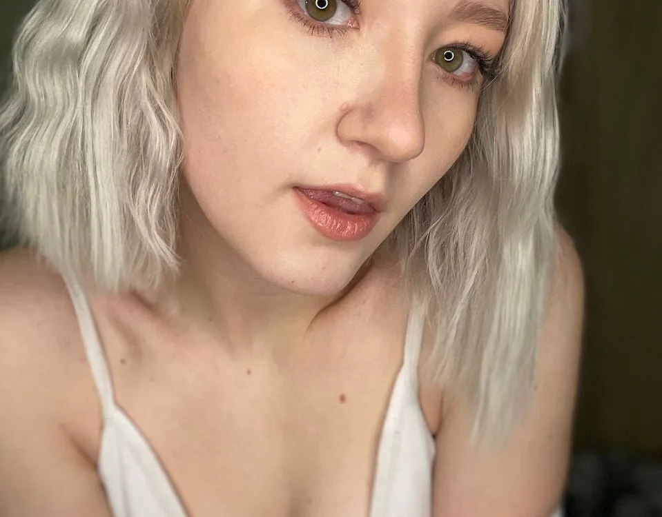 AshleyWhlte's Offline Chat Room