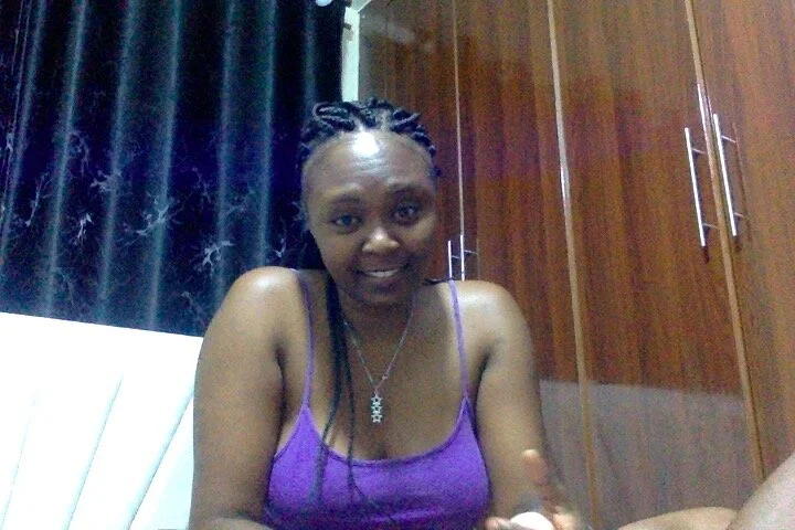 Playfulebony Chat XXX offline