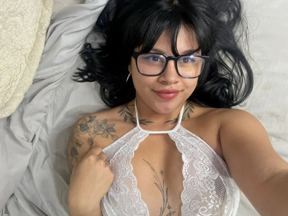 hott_miaa's Offline XXX Chat