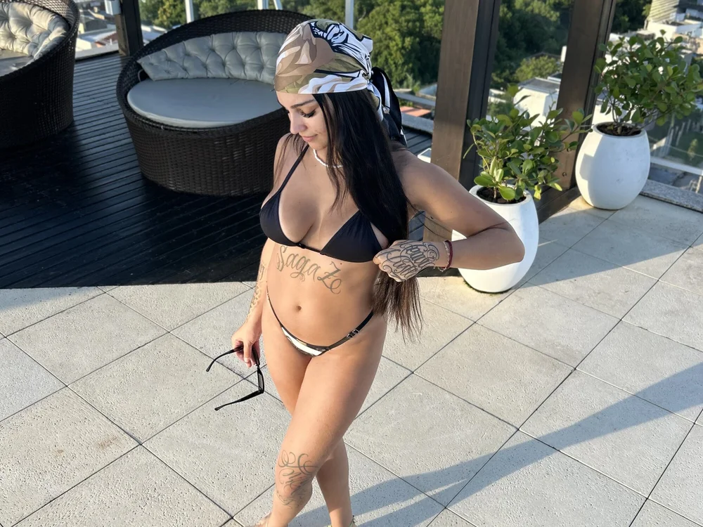 Honey_B33's Offline XXX Chat