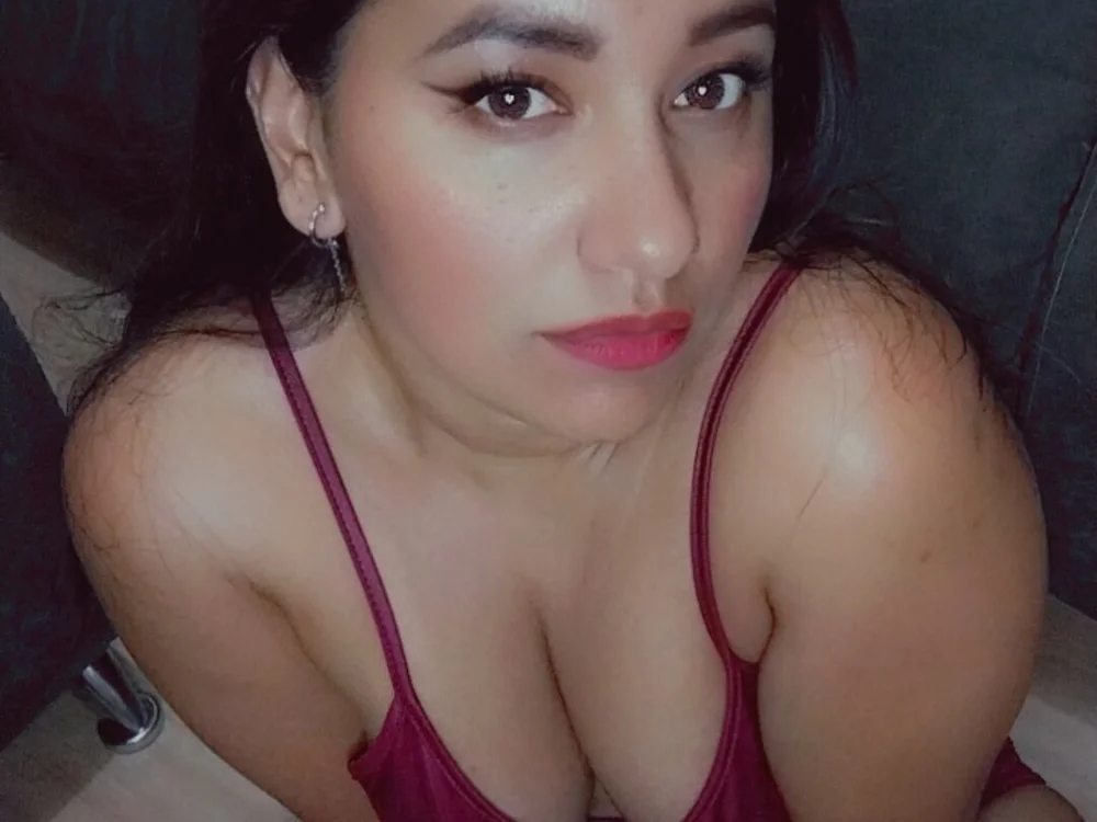 Kenia_0607's Offline XXX Chat