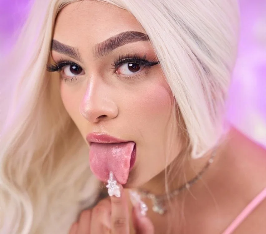 ZafiroMartini_ Adlı Modelin Çevrimdışı XXX Sohbeti