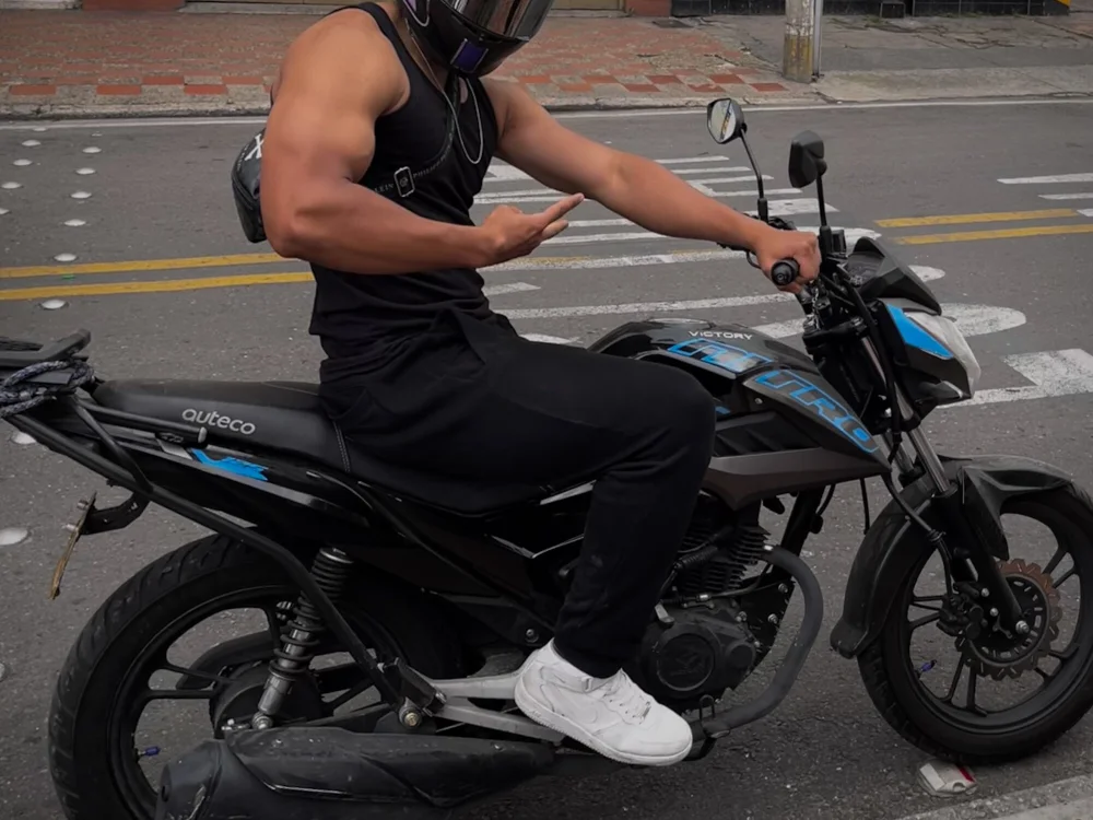 Myke_Muscle's Offline Chat Room